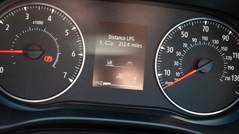 2021 Dacia Sandero LPG fuel display