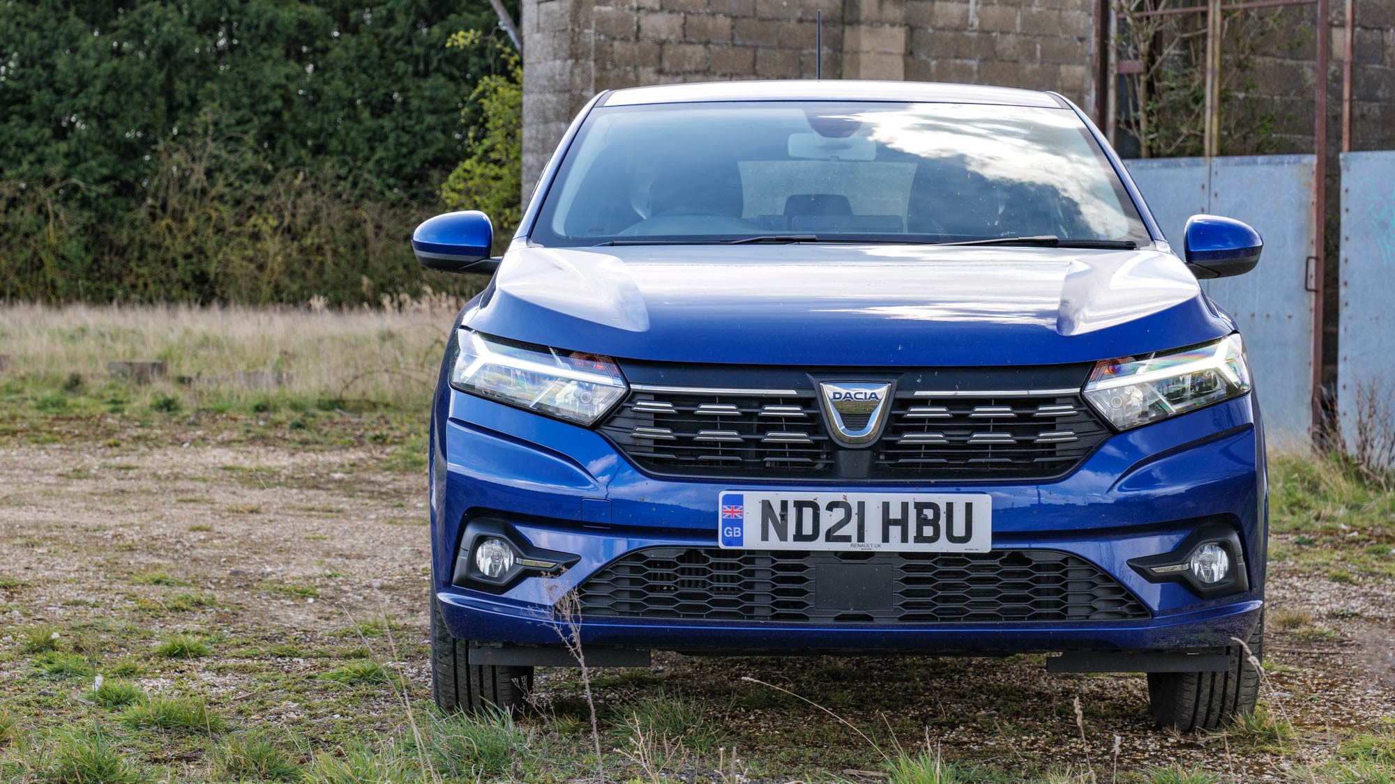 2021 Dacia Sandero Comfort front view, blue