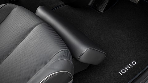 Comfort seats on Ioniq 5 lift up like business class