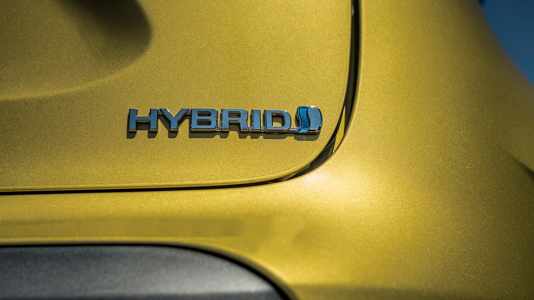 yaris cross hybrid badge