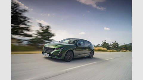 Peugeot 308 (2022) hatch driving