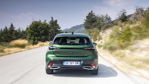 Peugeot 308 (2022) hatch driving