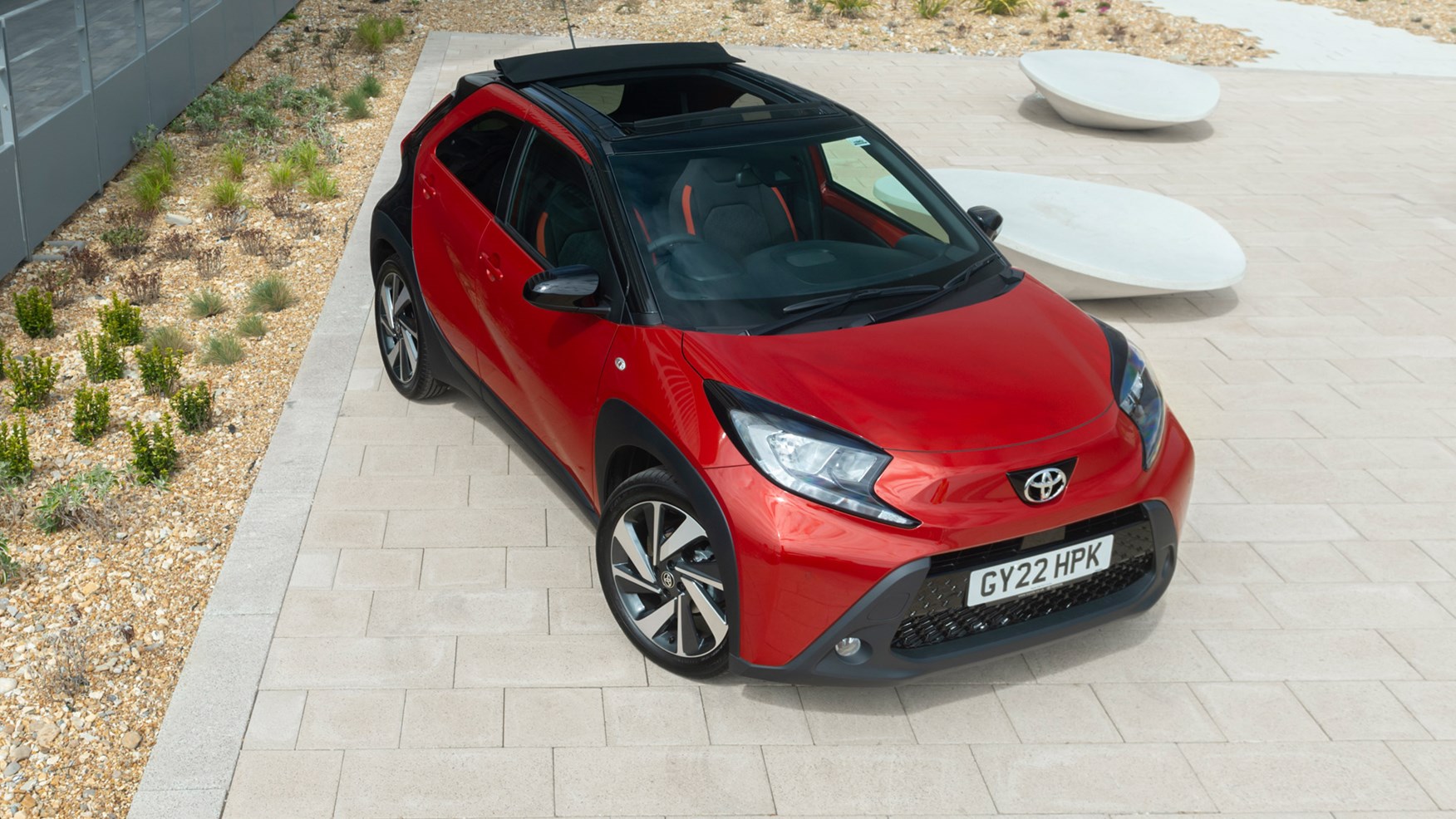 bron Krachtig Derbevilletest Toyota Aygo X (2022) review: on trend, off beat, in the UK | CAR Magazine
