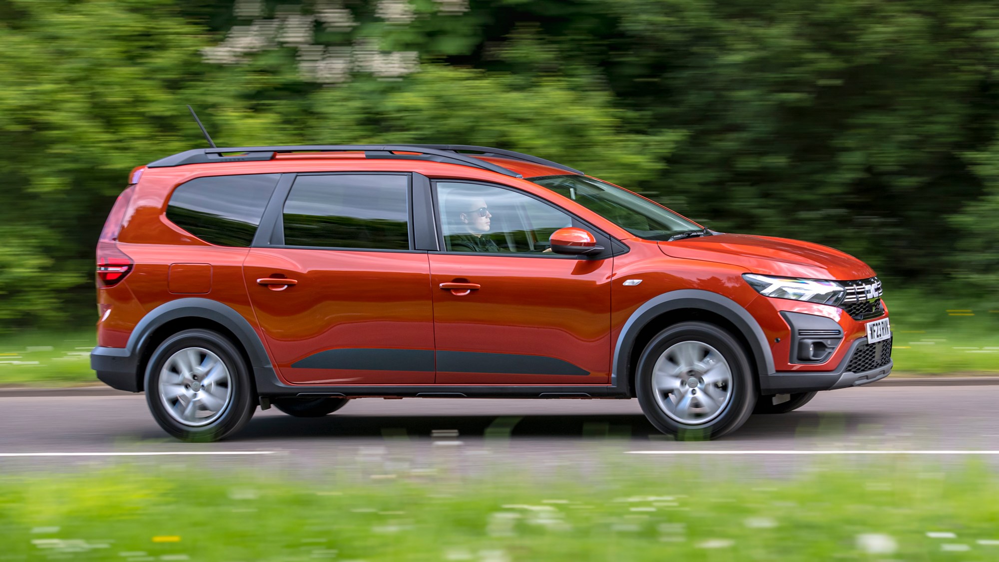 Test Review 2023 Dacia Jogger (7 zitplaatsen) - Review AutoGids