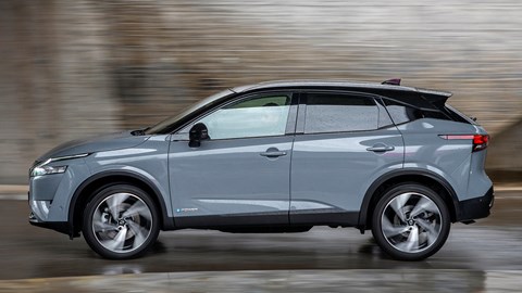 Nissan Qashqai side action