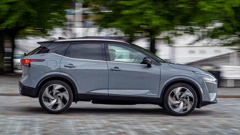 Nissan Qashqai side driving