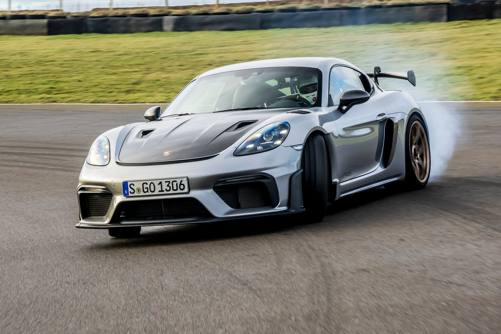 Porsche 718 Cayman GT4 RS (2022) review: pushing the limits | CAR Magazine