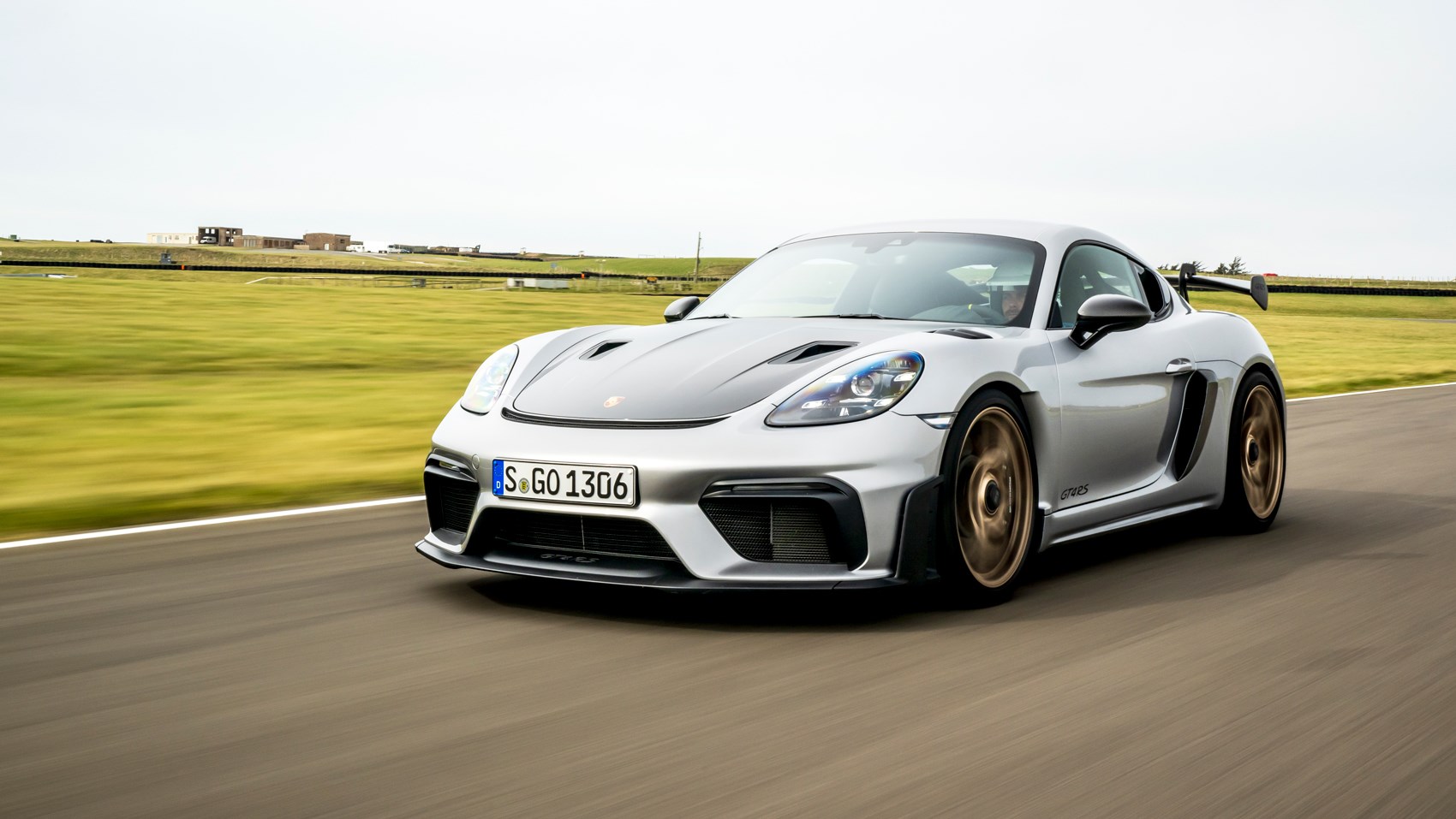gt4 rs front tracking