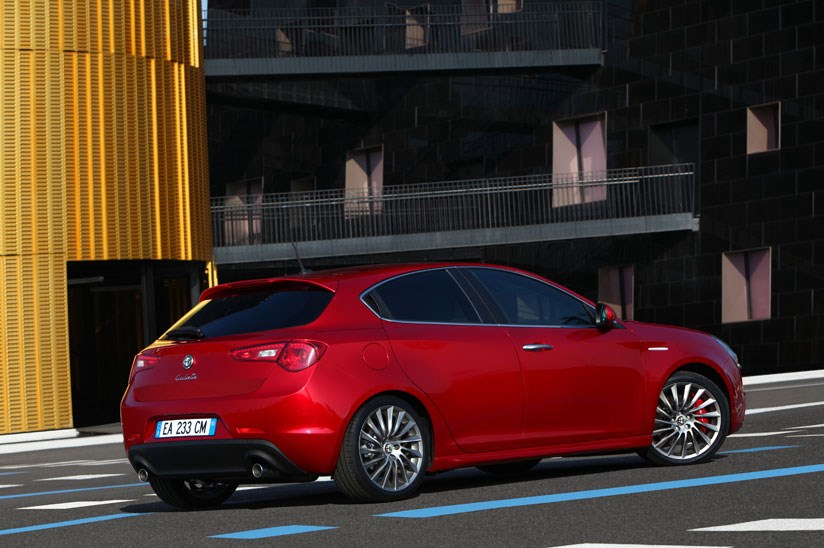 Alfa Romeo Giulietta 2010 (2010 - 2014) reviews, technical data, prices