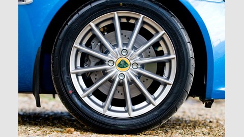 Lightweight alloys help keep the kerbweight under 900kg on latest Elise
