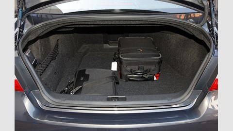 Infiniti M30d GT Premium (2010) review