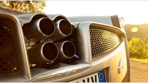 Pagani Huayra (2013) review