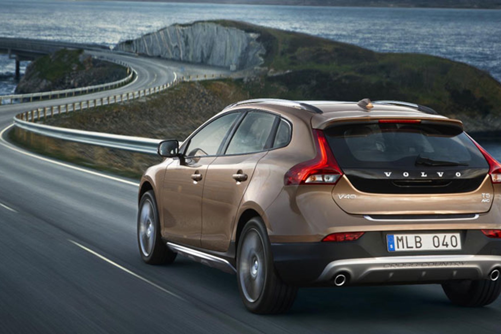 Volvo V40 Cross Country D2 (2013) Review | CAR Magazine