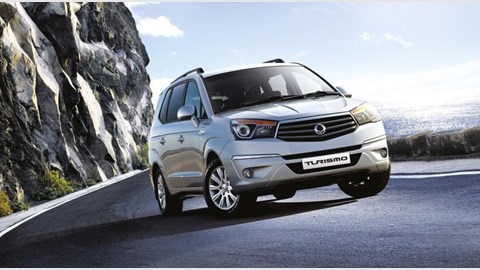 Ssangyong Turismo 2.0 e-XDi (2014) review