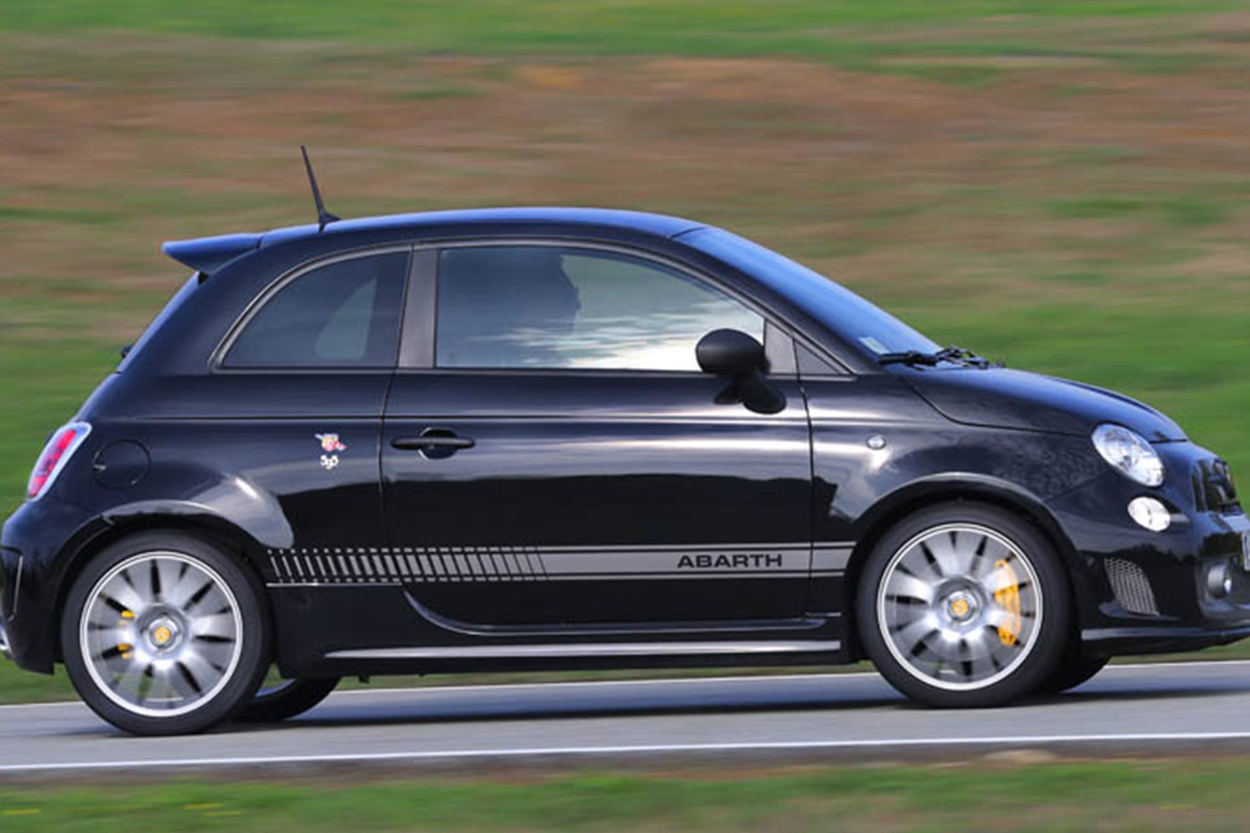 Abarth 595 Competizione (2014) Review | CAR Magazine