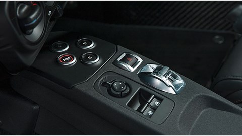 Press buttons for gear-selection and the DNA switch - we put it in Dynamic and left it there