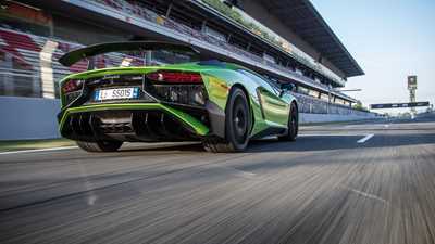 Lamborghini Aventador SV (2015) review