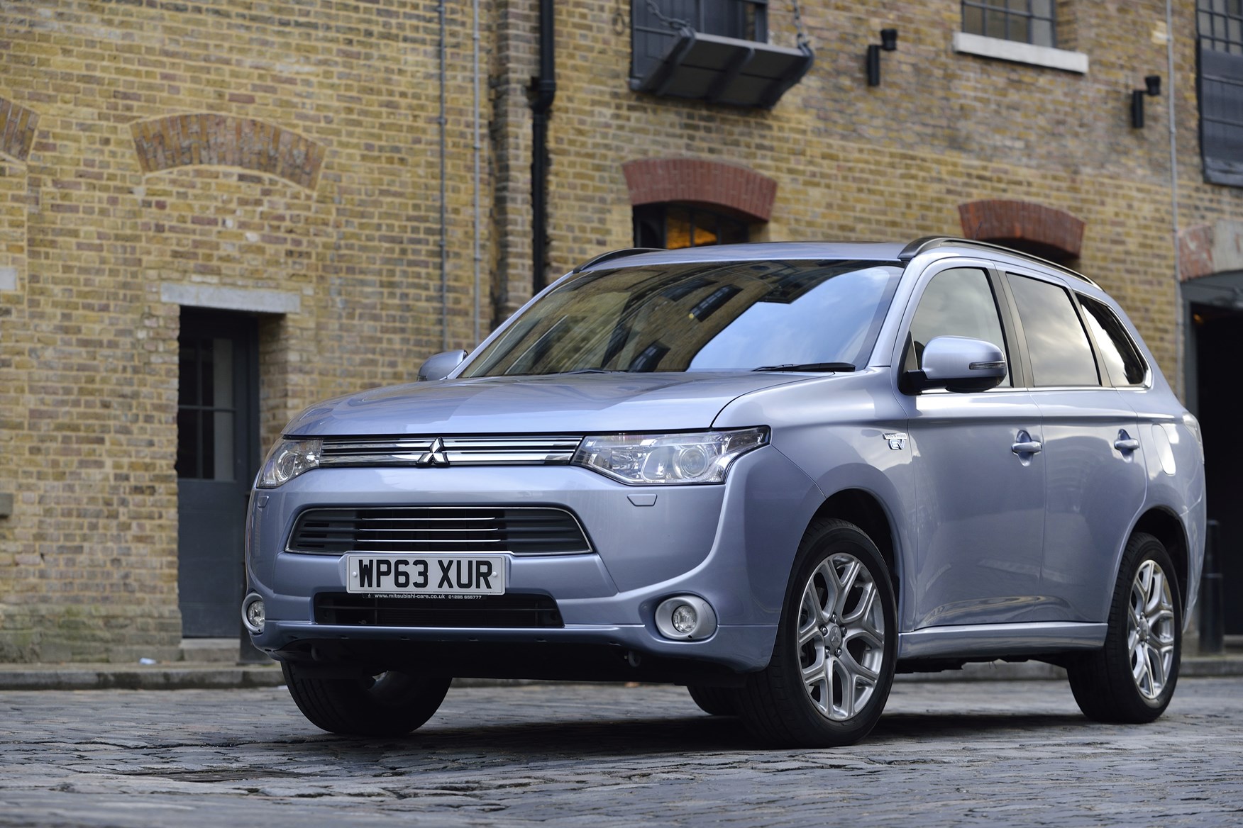 Mitsubishi outlander shop phev co2