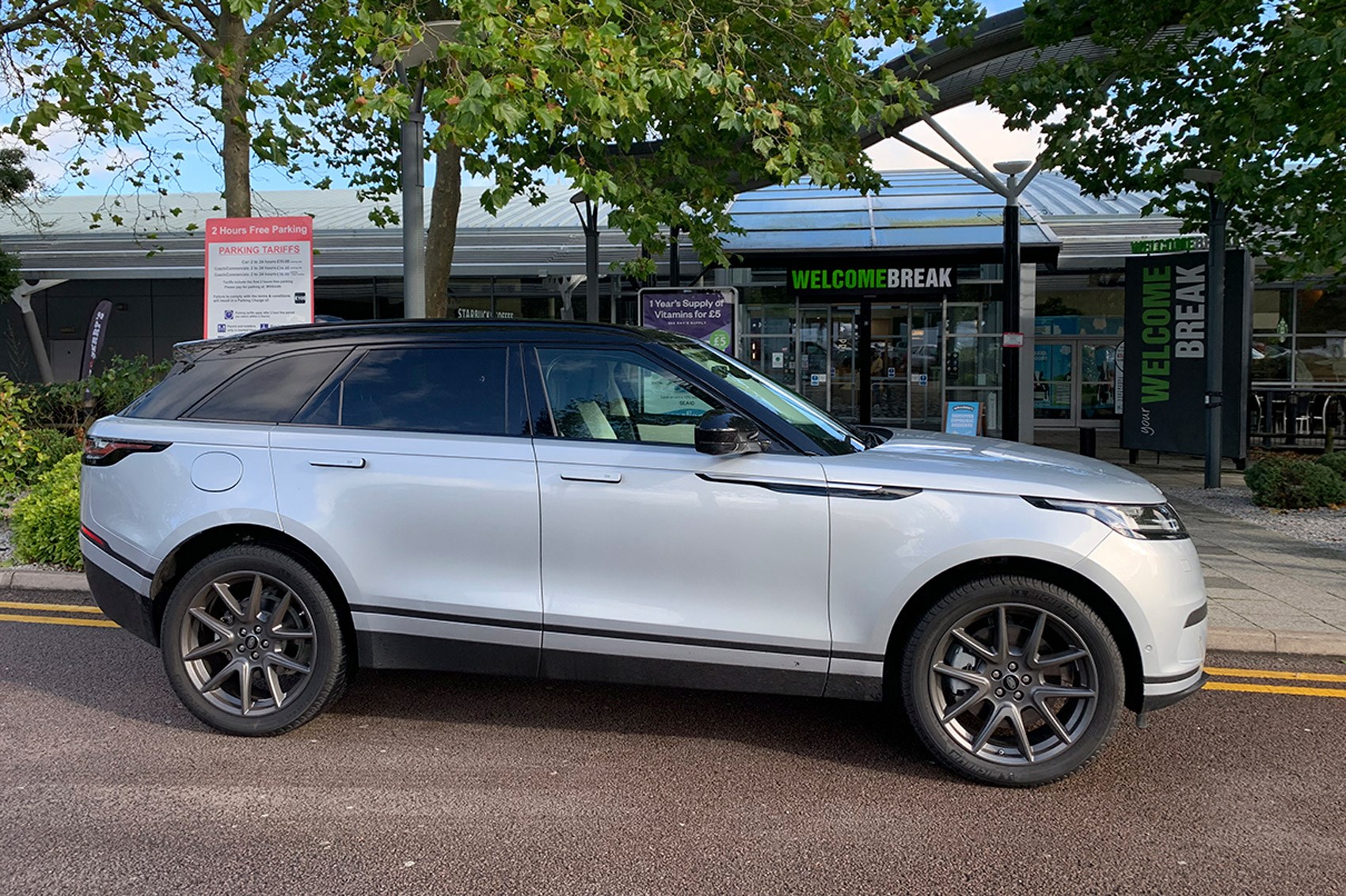 Velar plug in on sale hybrid review