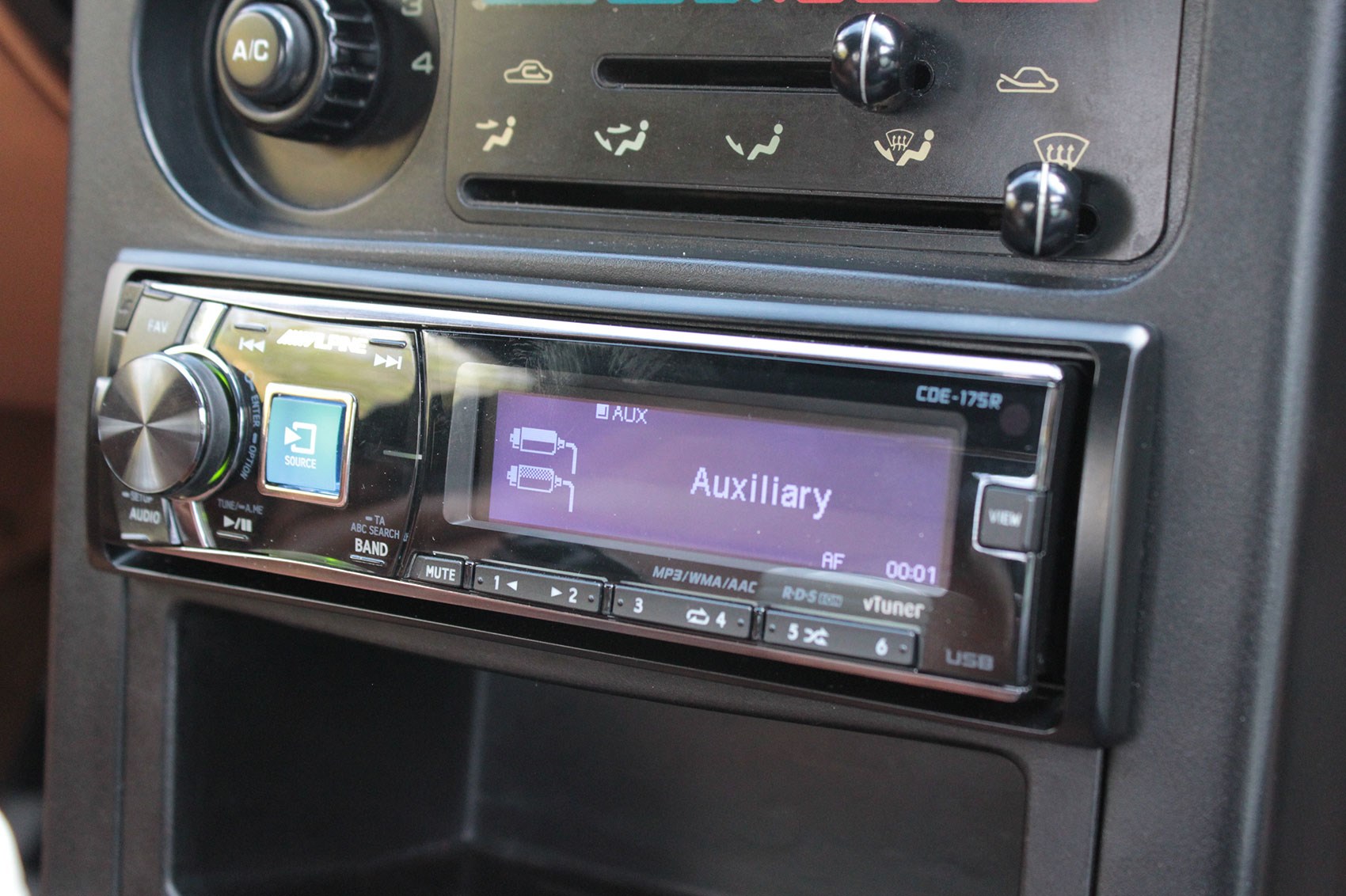 Schwarz DAB/DAB+ Digitalradio mit Bluetooth, Go Button, Siri und Google Assitant, Spotify und 20 Senderspeicherplätze Pure Highway 400 In-Car-Audioadapter 