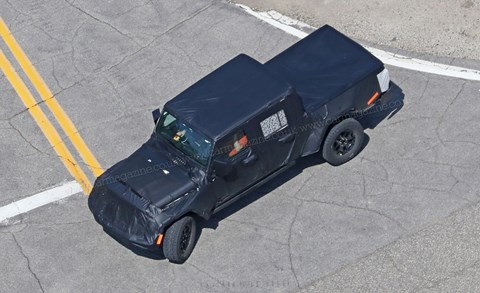 Jeep JT pick-up: spy photos by CAR magazine