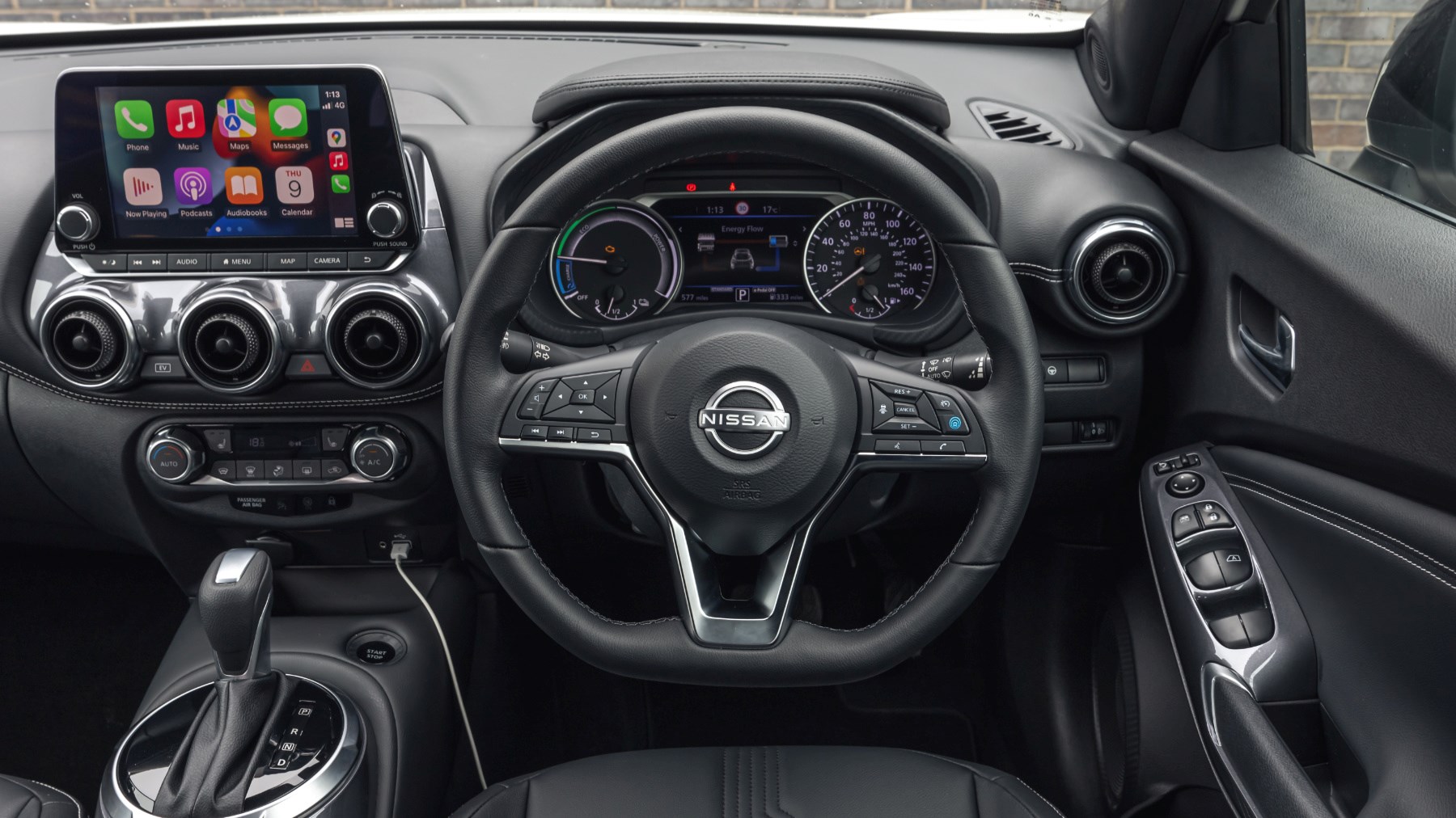 Nissan Juke Hybrid interior