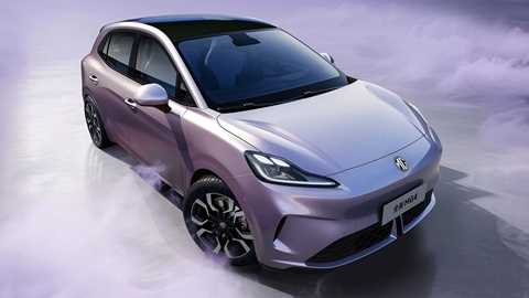 MG 4 EV: front three quarter static, purple paint, fog