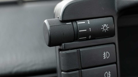 Rotary switch to turn on Audi Quattro lights