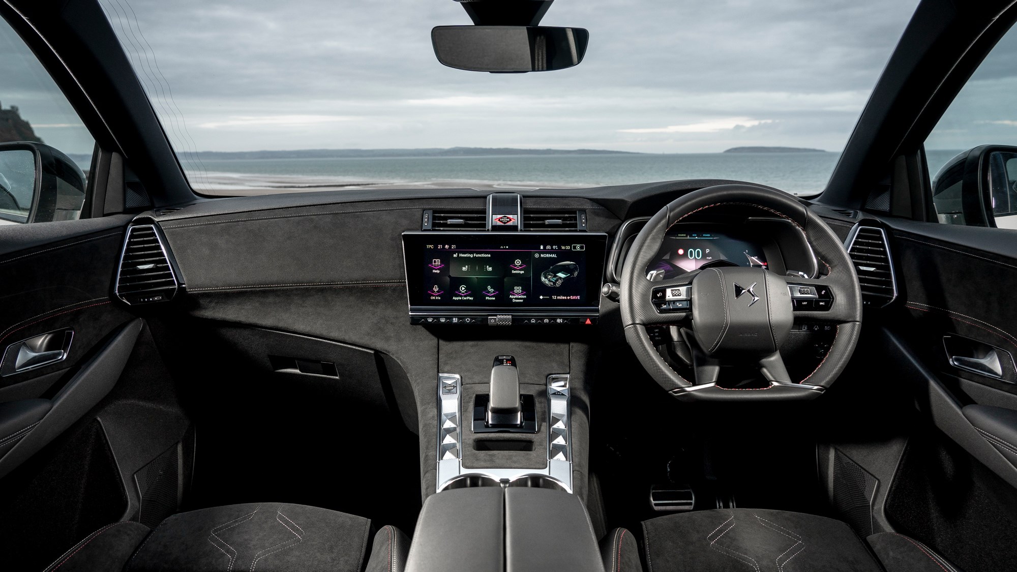 DS 7 (2023) review: dashboard and infotainment system, black and grey upholstery