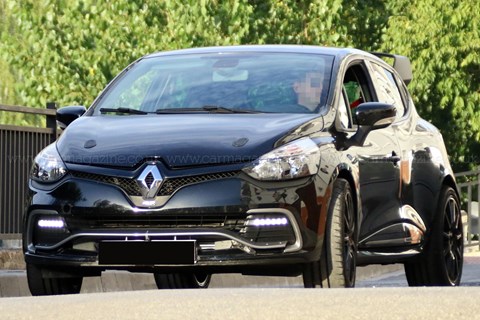  Menos concepto, más producción Renault Clio R.S.  mula manchada