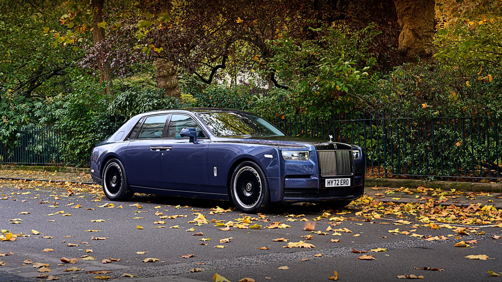 Rolls-Royce Refreshes Phantom With Sparkly Headlights, Disc Wheels