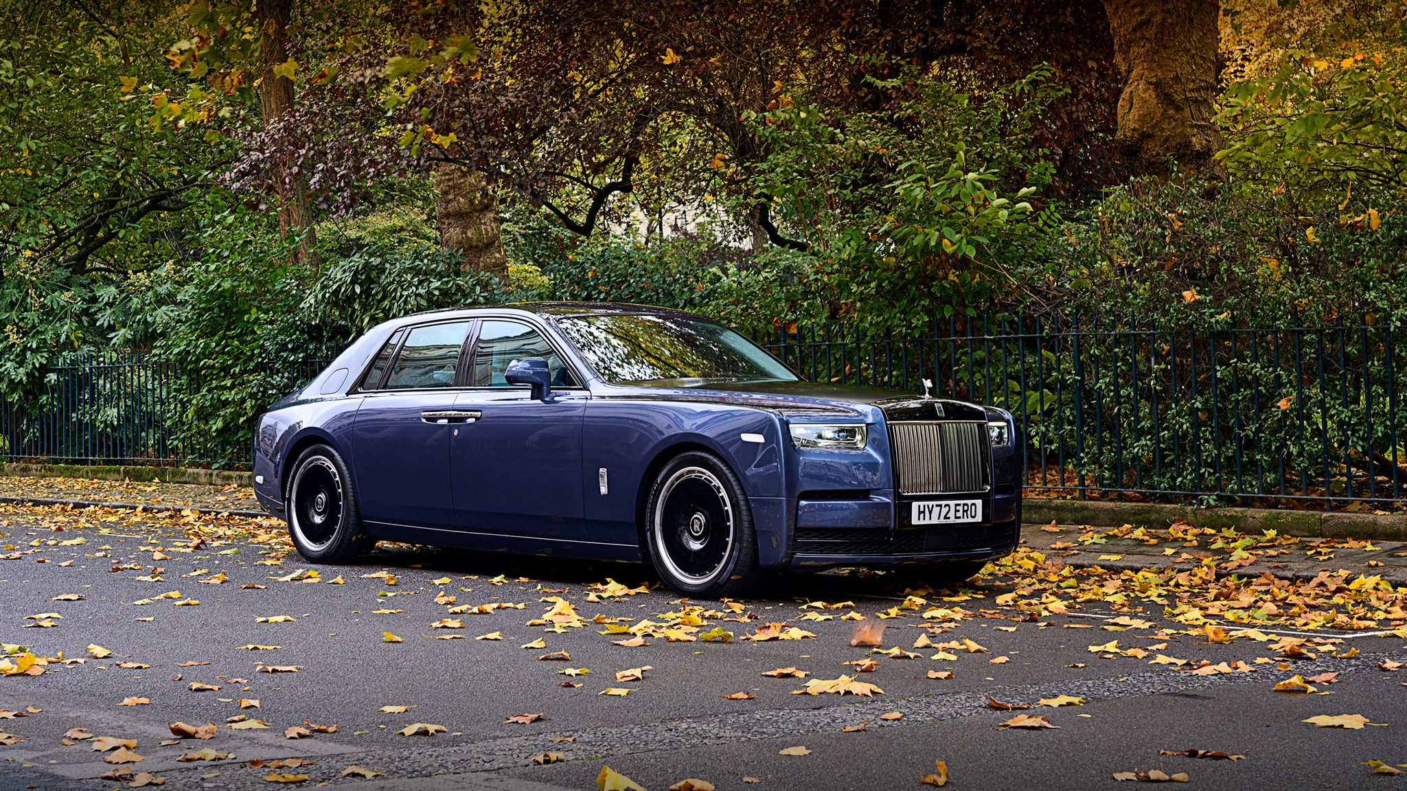 Rolls-Royce Phantom Extended dimensions, boot space and similars