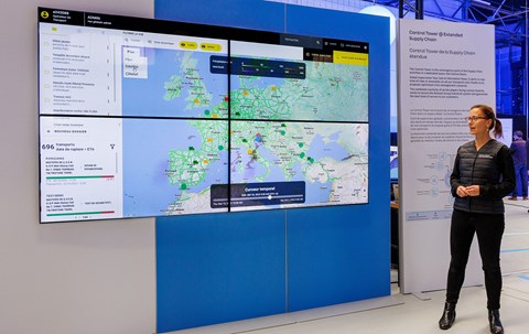 Real-time monitoring of logistics trucks, taking into account time and traffic