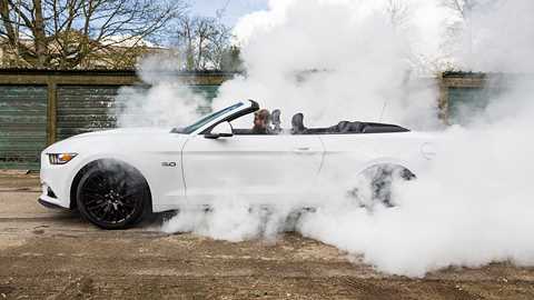 Ford Mustang tyre smoke