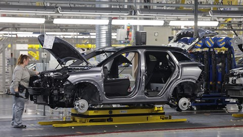 Renault factory: Austral SUV being assembled