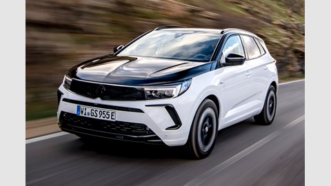 Vauxhall Grandland GSe front driving