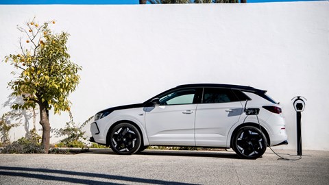 Vauxhall Grandland GSe charging