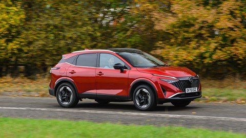 Nissan Qashqai profile cornering