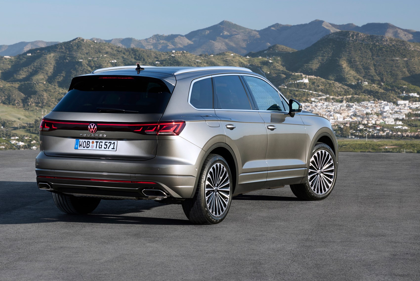 VW Touareg Getting Ready For Its Facelift With Updated Tech And Styling  Tweaks