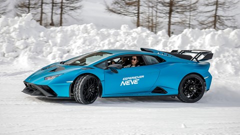 How to drive on ice: Lamborghini Huracan STO turning in