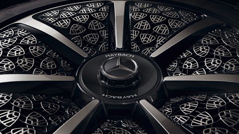 Mercedes-Maybach Night Series wheel trim insert