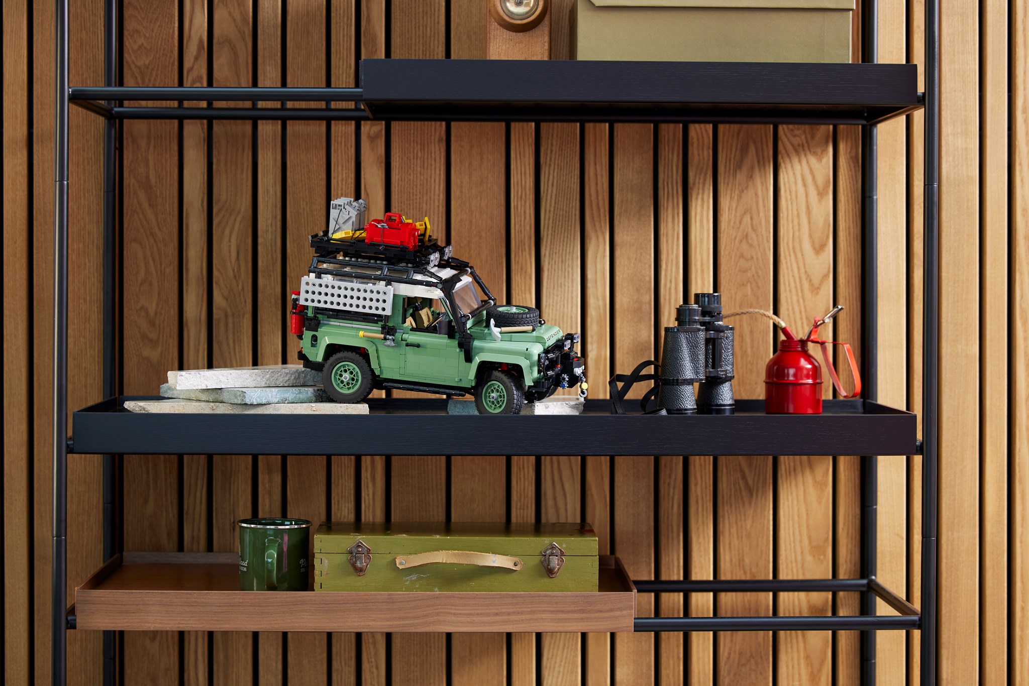 Lego Unveils a 2,573-Piece Model of the Reborn Land Rover Defender – Robb  Report