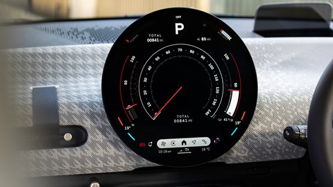 Mini Cooper S E (2024) infotainment display