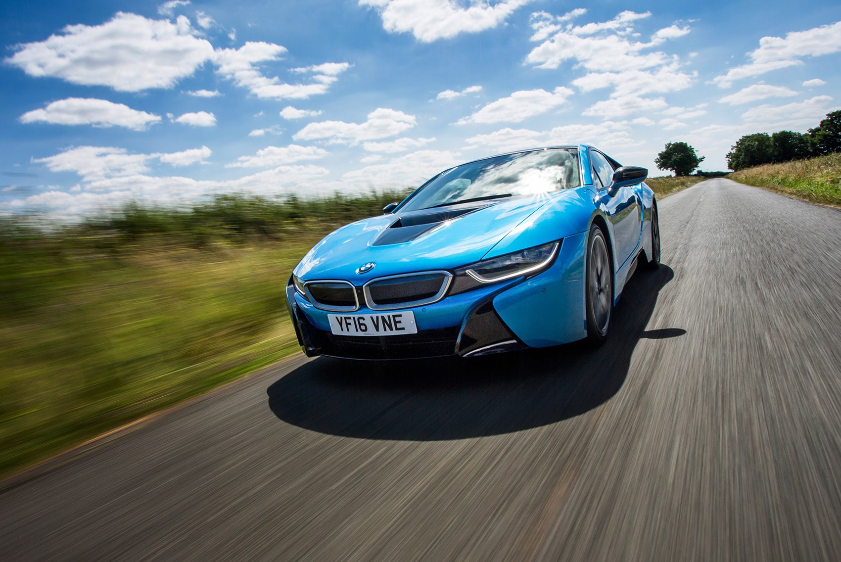 BMW i8 Roadster - eco-friendly travelling & sustainable lifestyle