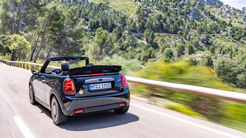 MINI Electric Convertible (2023): rear driving, wide angle, Mallorca road, black paint