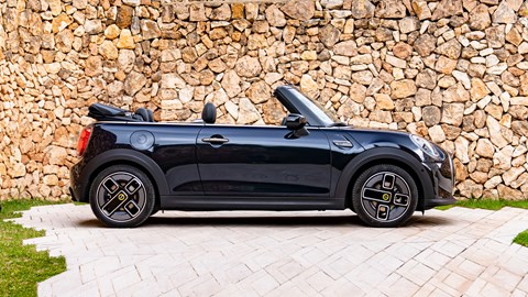 MINI Electric Convertible (2023): side view static, black paint