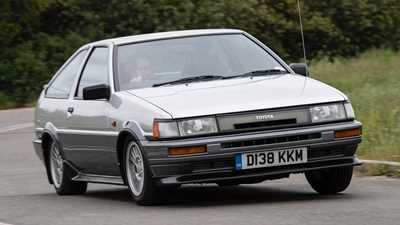 AE86 Toyota Corolla GT front cornering