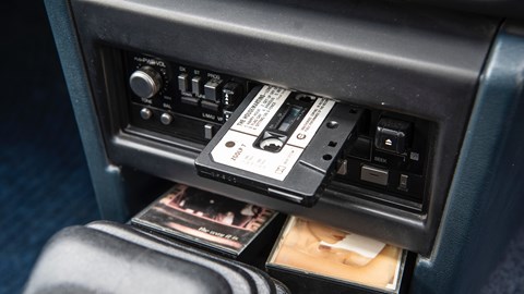 AE86 Toyota Corolla GT infotainment