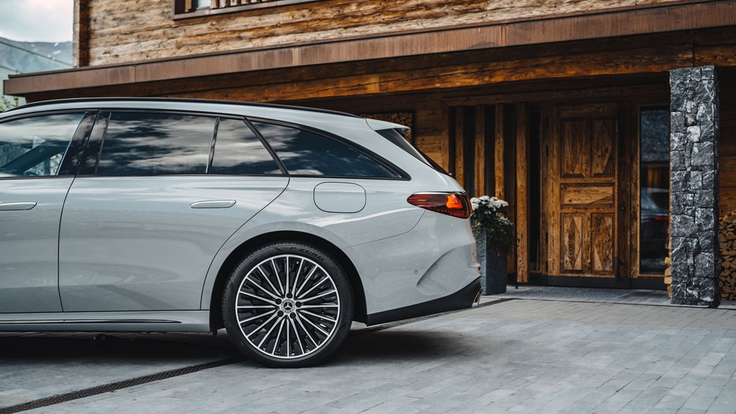 Mercedes E-Class Estate: side view static, rear half of car, grey paint