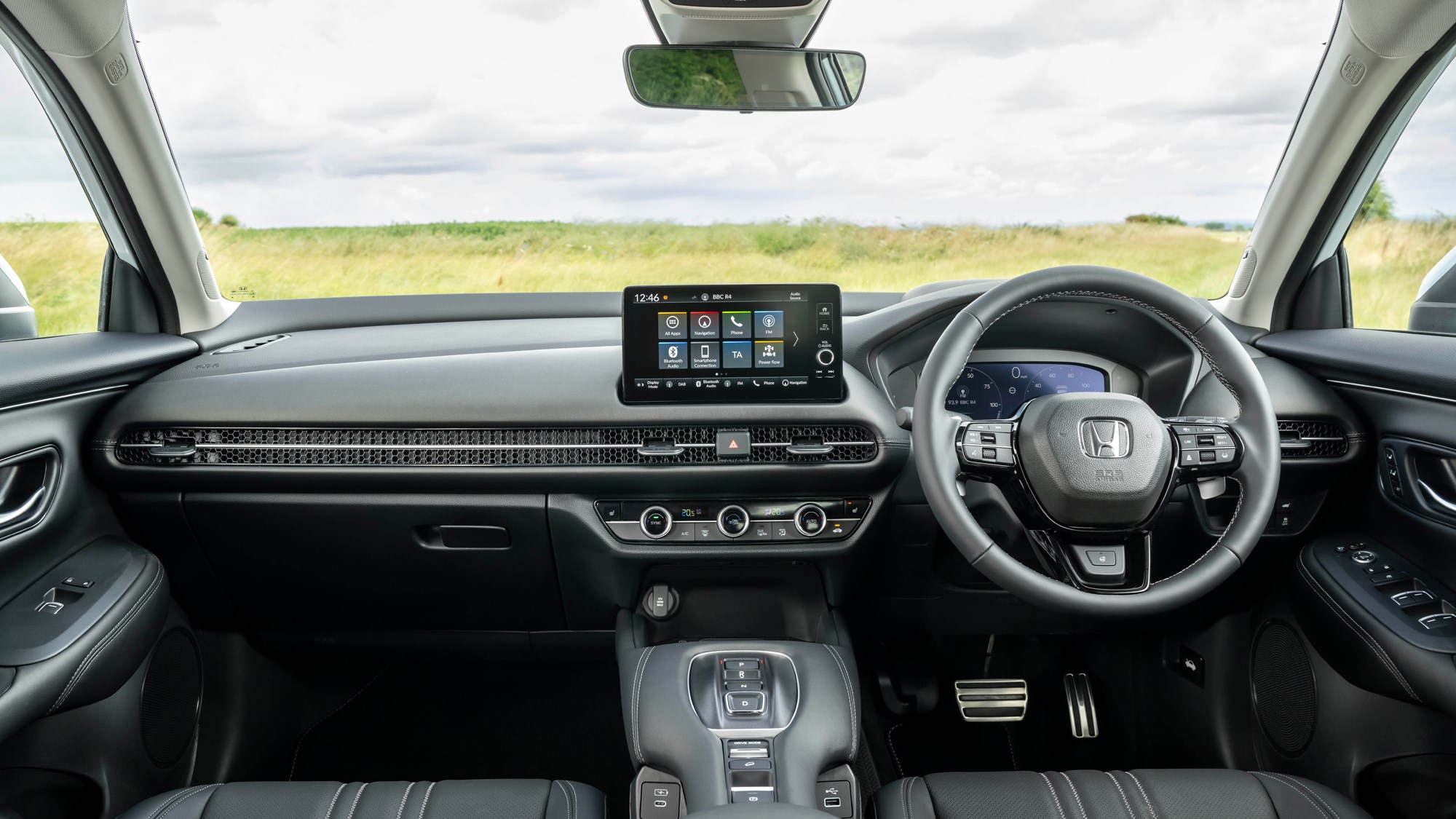 Revisão do Honda ZR-V (2023): painel e interior, frontal, estofamento em couro preto